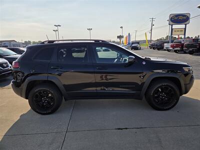 2019 Jeep Cherokee Trailhawk   - Photo 2 - Lafayette, IN 47905