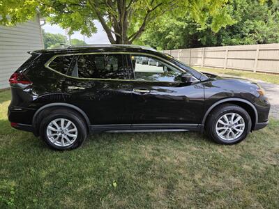 2017 Nissan Rogue SV   - Photo 2 - Lafayette, IN 47905