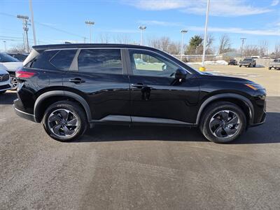 2024 Nissan Rogue SV - Photo 2 - Lafayette, IN 47905