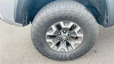 2020 Toyota Tacoma TRD Off-Road   - Photo 9 - Lafayette, IN 47905