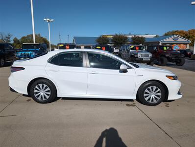 2020 Toyota Camry Hybrid LE   - Photo 2 - Lafayette, IN 47905