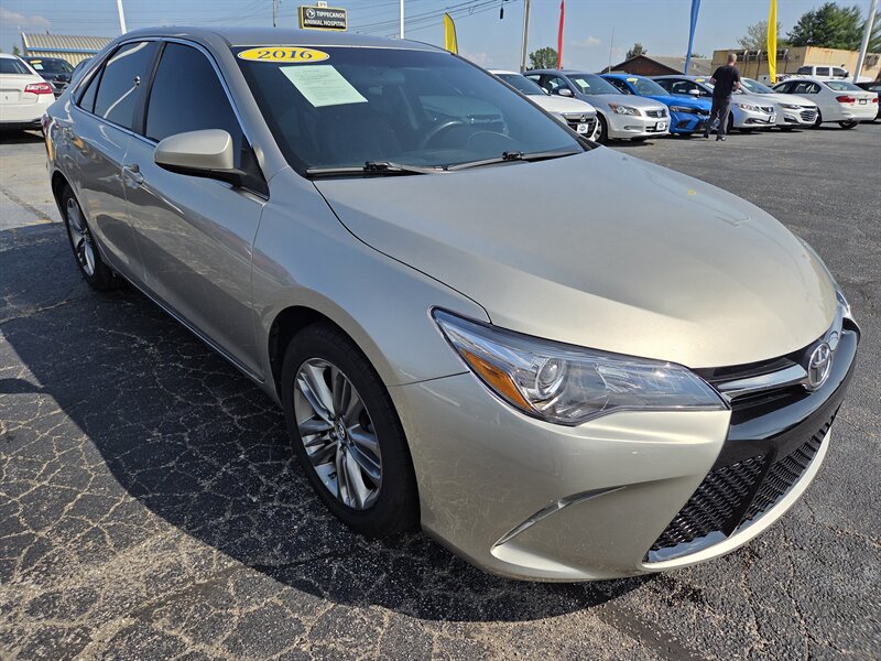 2016 Toyota Camry SE - Photo 1 - Lafayette, IN 47905