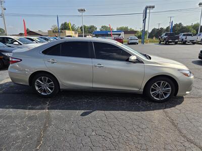2016 Toyota Camry SE   - Photo 2 - Lafayette, IN 47905