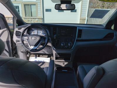 2018 Toyota Sienna XLE 8-Passenger   - Photo 12 - Lafayette, IN 47905
