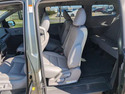 2018 Toyota Sienna XLE 8-Passenger   - Photo 11 - Lafayette, IN 47905