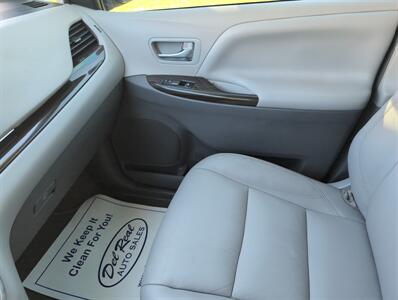 2018 Toyota Sienna XLE 8-Passenger   - Photo 26 - Lafayette, IN 47905