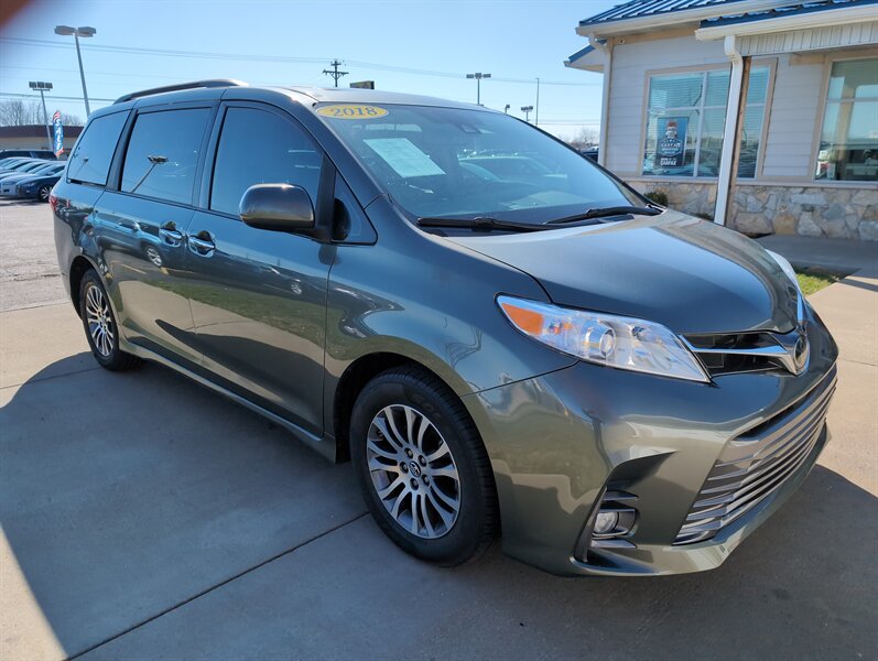 2018 Toyota Sienna XLE 8-Passenger - Photo 1 - Lafayette, IN 47905