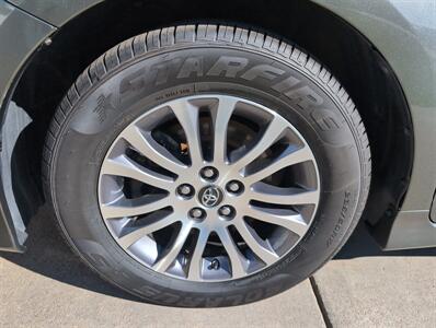 2018 Toyota Sienna XLE 8-Passenger   - Photo 9 - Lafayette, IN 47905