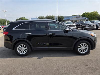 2018 Kia Sorento LX - Photo 2 - Lafayette, IN 47905