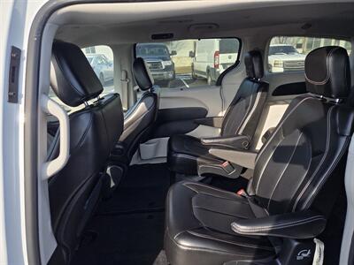 2023 Chrysler Pacifica Touring L   - Photo 11 - Lafayette, IN 47905