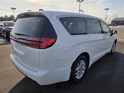 2023 Chrysler Pacifica Touring L   - Photo 3 - Lafayette, IN 47905
