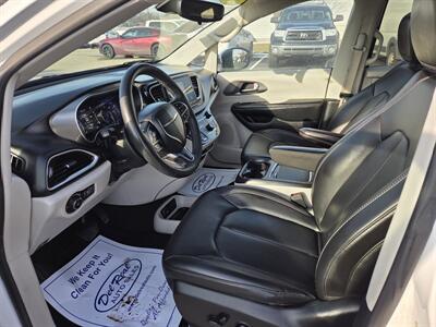 2023 Chrysler Pacifica Touring L   - Photo 10 - Lafayette, IN 47905