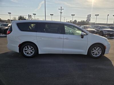 2023 Chrysler Pacifica Touring L   - Photo 2 - Lafayette, IN 47905