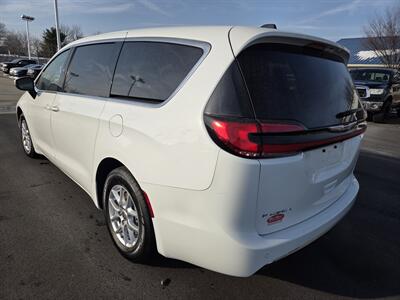 2023 Chrysler Pacifica Touring L   - Photo 5 - Lafayette, IN 47905