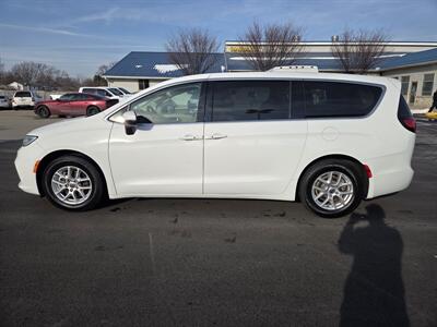 2023 Chrysler Pacifica Touring L   - Photo 6 - Lafayette, IN 47905