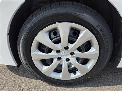 2019 Toyota Corolla LE   - Photo 9 - Lafayette, IN 47905