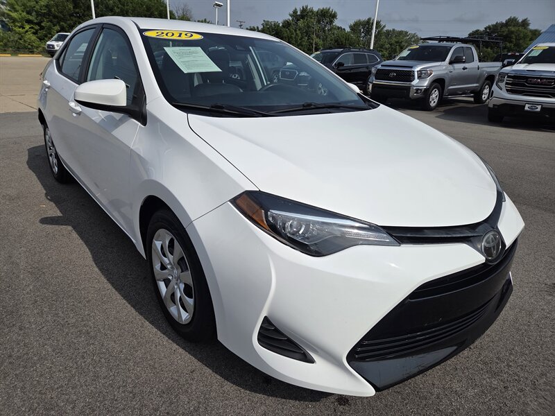 2019 Toyota Corolla LE   - Photo 1 - Lafayette, IN 47905