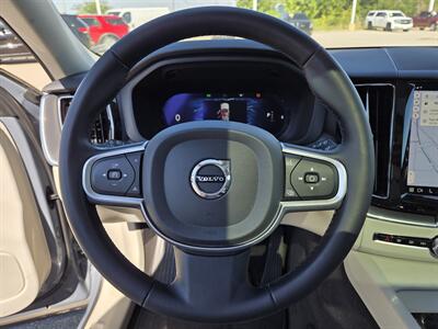 2022 Volvo XC60 B5 Momentum   - Photo 13 - Lafayette, IN 47905