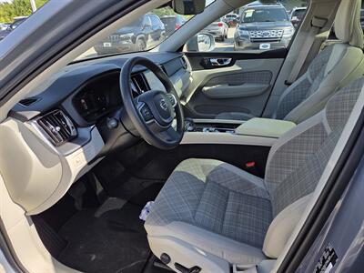2022 Volvo XC60 B5 Momentum   - Photo 10 - Lafayette, IN 47905