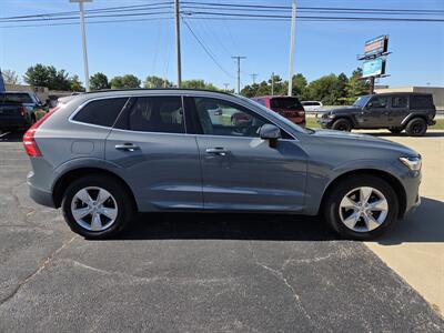 2022 Volvo XC60 B5 Momentum   - Photo 2 - Lafayette, IN 47905