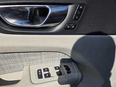 2022 Volvo XC60 B5 Momentum   - Photo 14 - Lafayette, IN 47905