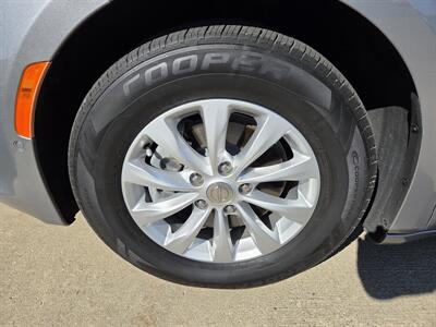 2018 Chrysler Pacifica Touring L - Photo 9 - Lafayette, IN 47905