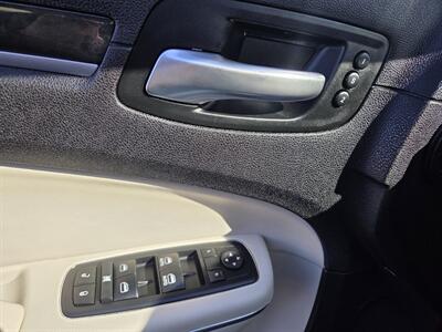2016 Chrysler 300C   - Photo 14 - Lafayette, IN 47905