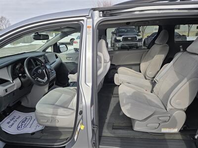 2015 Toyota Sienna LE 7-Passenger Auto   - Photo 11 - Lafayette, IN 47905