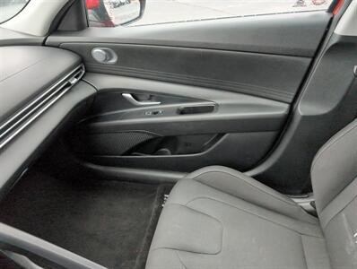 2021 Hyundai ELANTRA SEL   - Photo 17 - Lafayette, IN 47905