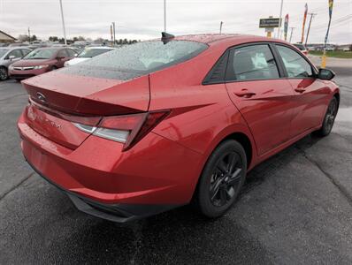 2021 Hyundai ELANTRA SEL   - Photo 4 - Lafayette, IN 47905