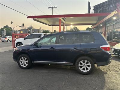 2013 Toyota Highlander Plus   - Photo 2 - North Hollywood, CA 91601