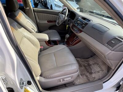 2005 Toyota Camry XLE V6 - Photo 13 - North Hollywood, CA 91601