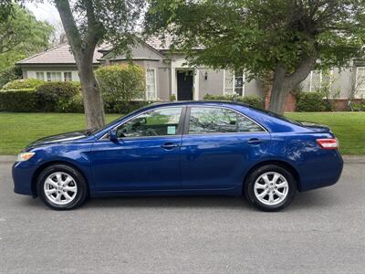 2011 Toyota Camry LE   - Photo 2 - North Hollywood, CA 91601