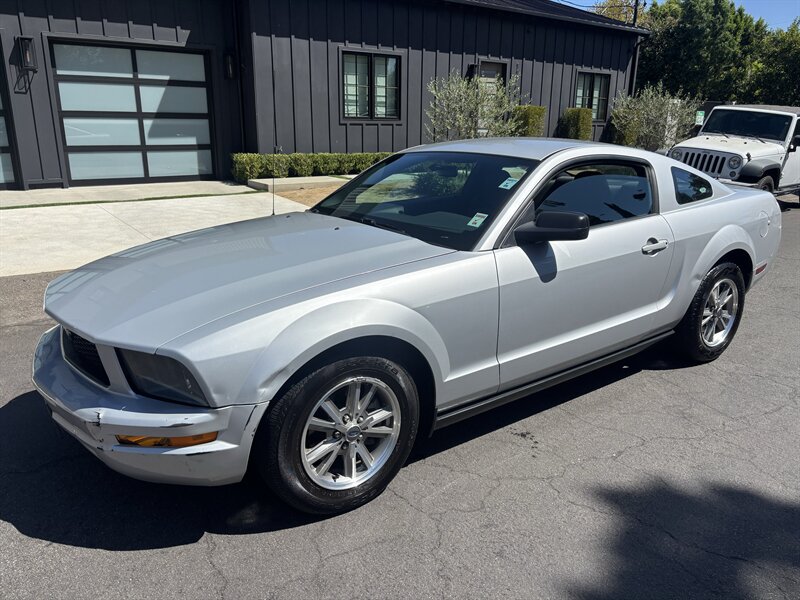 2005 Ford Mustang V6 Deluxe   - Photo 1 - North Hollywood, CA 91601