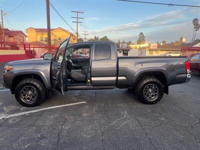 2017 Toyota Tacoma SR5 V6   - Photo 8 - North Hollywood, CA 91601