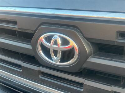 2017 Toyota Tacoma SR5 V6   - Photo 18 - North Hollywood, CA 91601