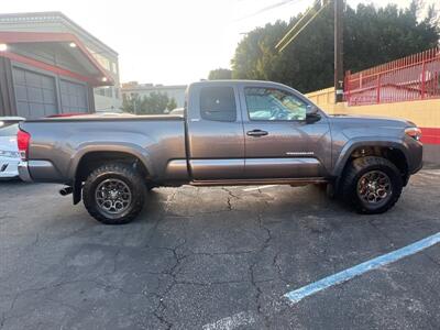 2017 Toyota Tacoma SR5 V6   - Photo 6 - North Hollywood, CA 91601