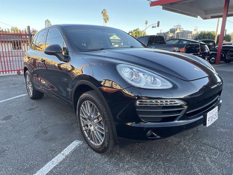 2013 Porsche Cayenne S photo 2