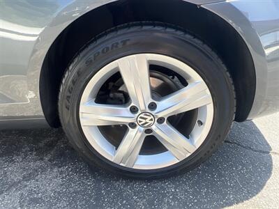 2012 Volkswagen Eos Lux SULEV   - Photo 28 - North Hollywood, CA 91601