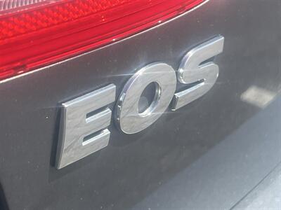 2012 Volkswagen Eos Lux SULEV   - Photo 12 - North Hollywood, CA 91601