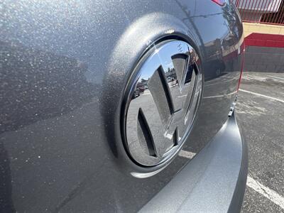 2012 Volkswagen Eos Lux SULEV   - Photo 11 - North Hollywood, CA 91601