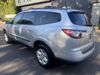 2016 Chevrolet Traverse LS - Photo 3 - North Hollywood, CA 91601