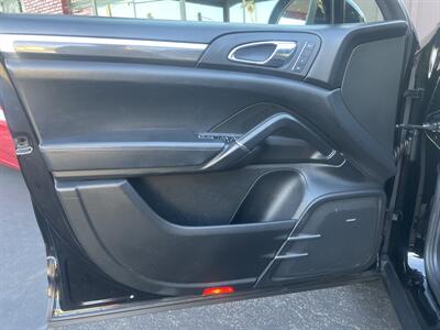 2012 Porsche Cayenne Turbo   - Photo 25 - North Hollywood, CA 91601