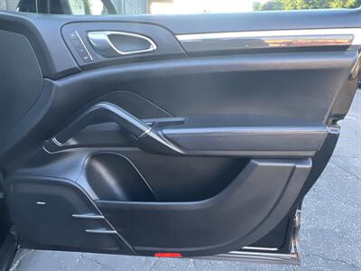 2012 Porsche Cayenne Turbo   - Photo 48 - North Hollywood, CA 91601