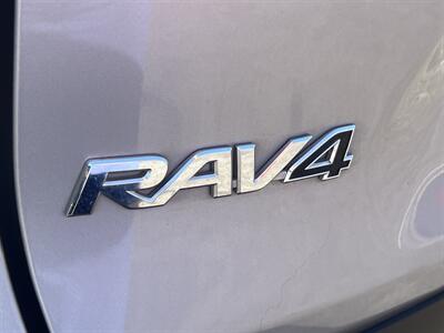 2019 Toyota RAV4 XLE   - Photo 14 - North Hollywood, CA 91601