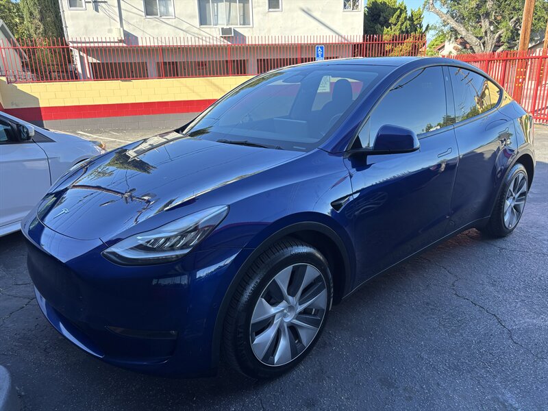 2022 Tesla Model Y Long Range   - Photo 1 - North Hollywood, CA 91601