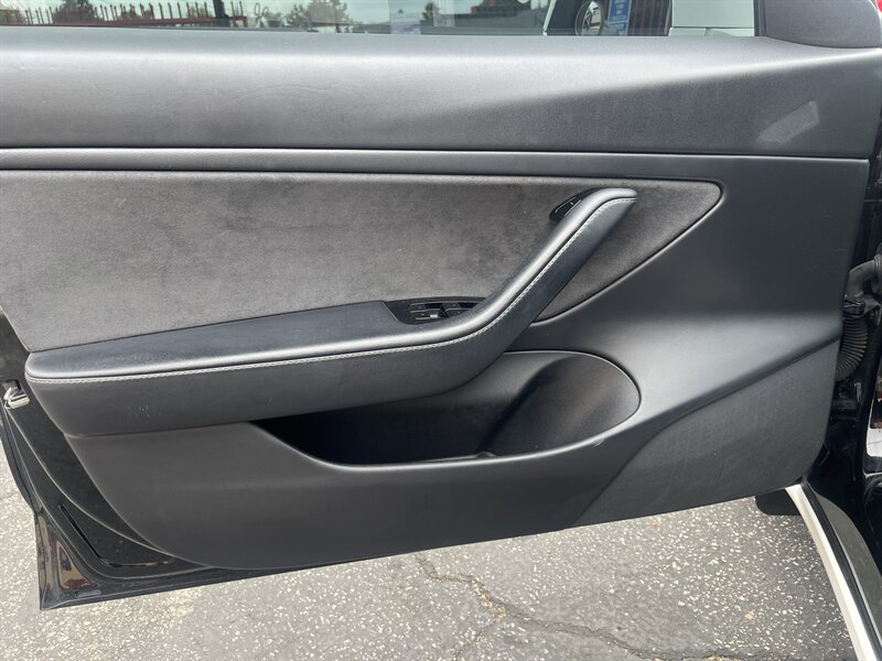 2020 Tesla Model 3 Long Range photo 51