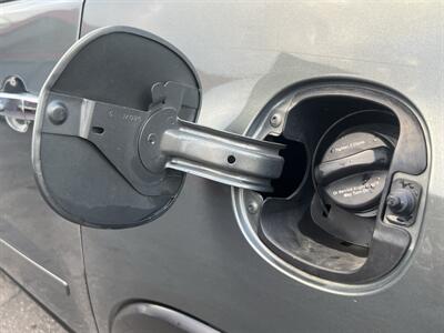 2011 GMC Acadia SL   - Photo 52 - North Hollywood, CA 91601