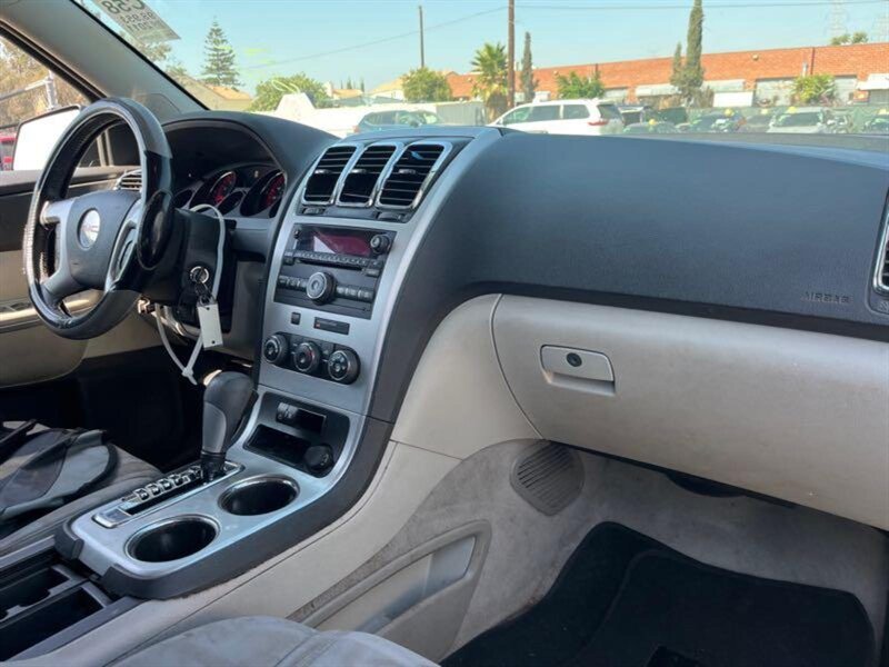 2011 Gmc Acadia SL photo 2