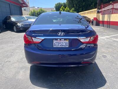 2012 Hyundai SONATA Limited   - Photo 8 - North Hollywood, CA 91601